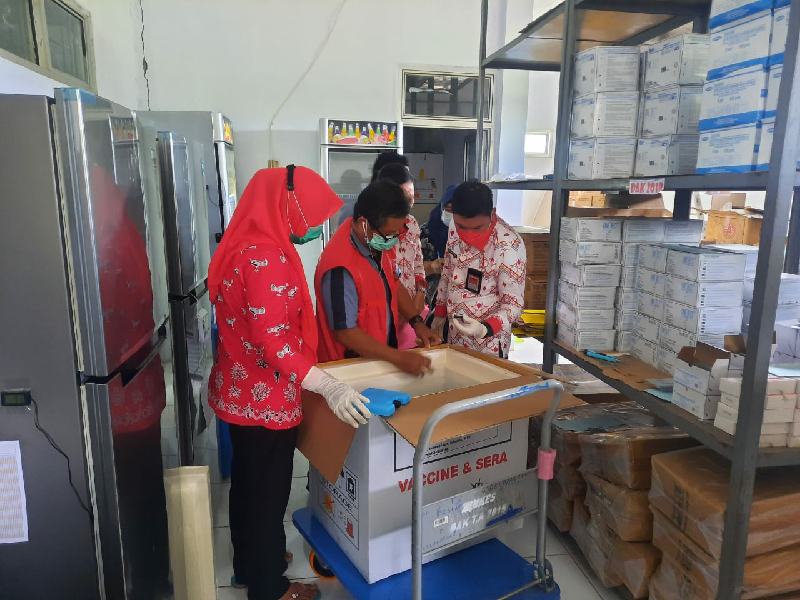 Dengan Pengawalan Ketat TNI dan Polri, 1.500 Vial Vaksin Sinovac Tiba di Bolsel