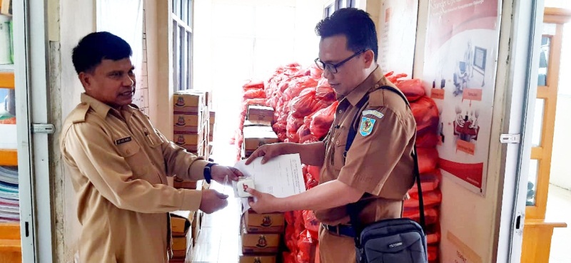 Dinsos Bolmong Serahkan Bantuan untuk Penyandang Disabilitas dan Lansia Terdampak Covid-19