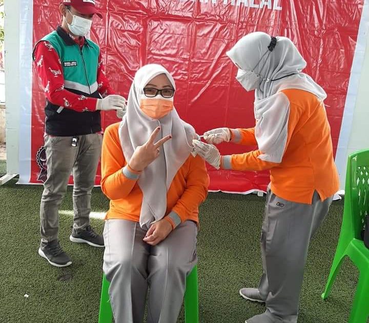 Puluhan Nakes di Puskesmas Molibagu Jalani Vaksinasi Tahap Awal