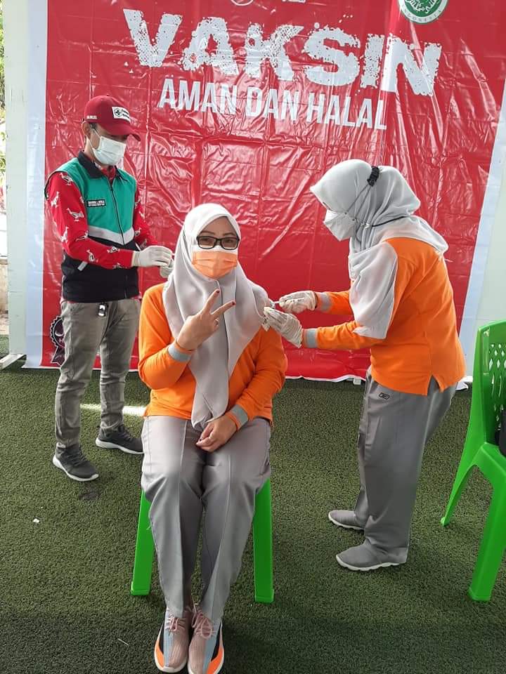 Puluhan Nakes di Puskesmas Molibagu Jalani Vaksinasi Tahap Awal