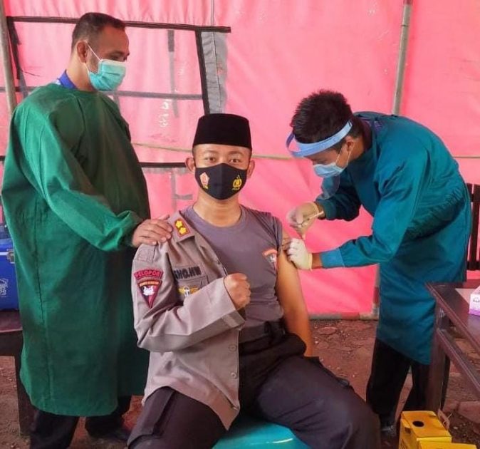 Kapolres Buol Menerima Suntik Vaksin Dosis Kedua