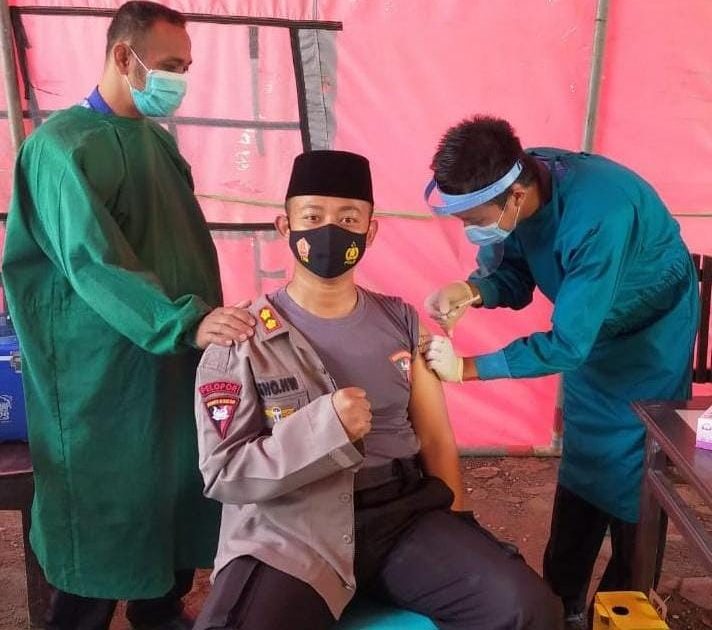 Kapolres Buol Menerima Suntik Vaksin Dosis Kedua