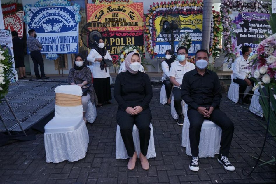 Wali Kota Kotamobagu Melayat ke Rumah Duka SHS