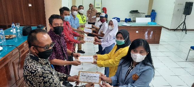 PT. JRBM Berikan Beasiswa Kepada Warga Kecamatan Lolayan