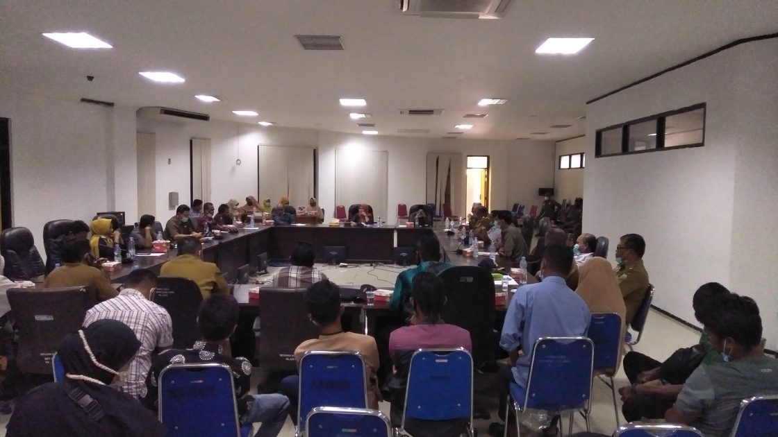 Pedagang Ikan Pasar Kampung Bugis Ancam Jualan Diluar