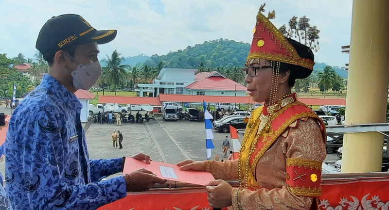 Ini Pesan Bupati Bolmong Saat Menyerahkan SK CPNS Formasi Tahun 2019