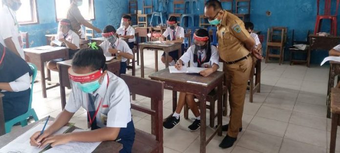 Kadis Pendidikan Bolmong Pantau Ujian Akhir Sekolah