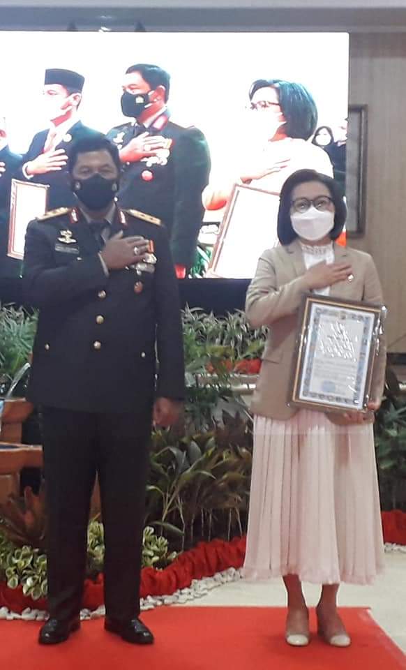 Bupati Bolmong Terima Penghargaan dari Kapolda Sulut