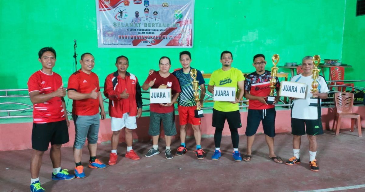 Wakili Bupati Bolsel, Marwan Tutup Turnamen Bulutangkis yang Digelar Polsek Pinolosian