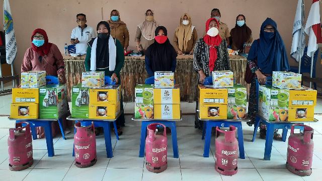 10 Kelompok Usaha Perempuan di Kelurahan Inobonto 1 Terima Bantuan dari DP3A Bolmong