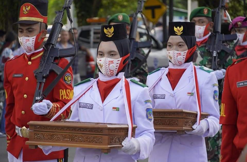 Paskibraka Bolsel Melaksanakan Tugas Penyemaian Bendera Pusaka Merah Putih