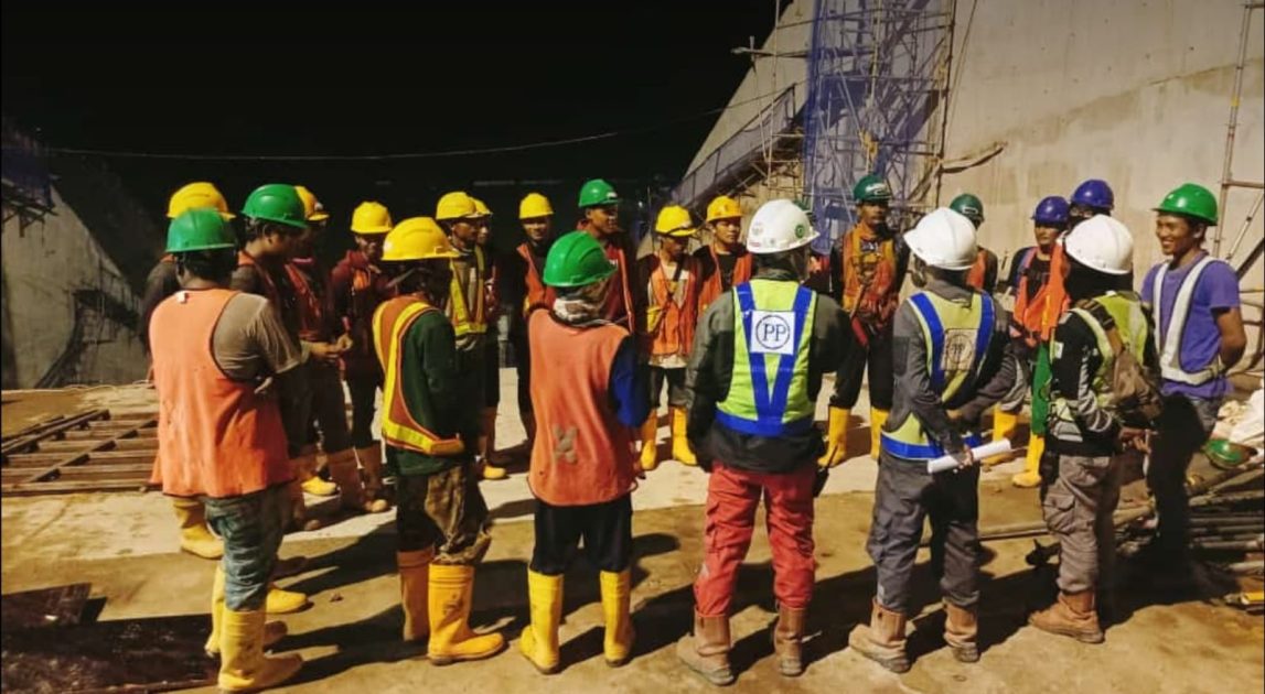 Pekerjaan Proyek Bendungan Lolak Dilakukan hingga Malam Hari