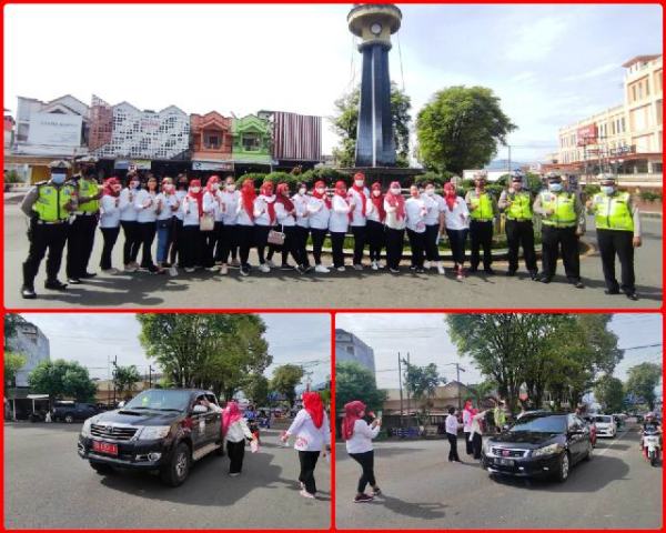 Peringatan Hari AIDS Sedunia, Dinkes Kotamobagu Bagi-Bagi Bunga dan Selebaran Brosur