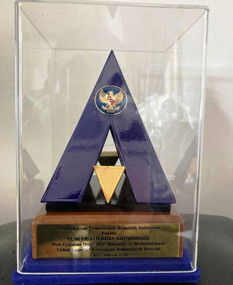 Walikota Tatong Bara Terima Penghargaan Atas Capaian WTP 5 Kali Berturut-Turut