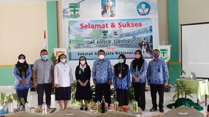 Wawali Kotamobagu Apresiasi SMP Theodorus Atas Penghargaan Adiwiyata Nasional 2021