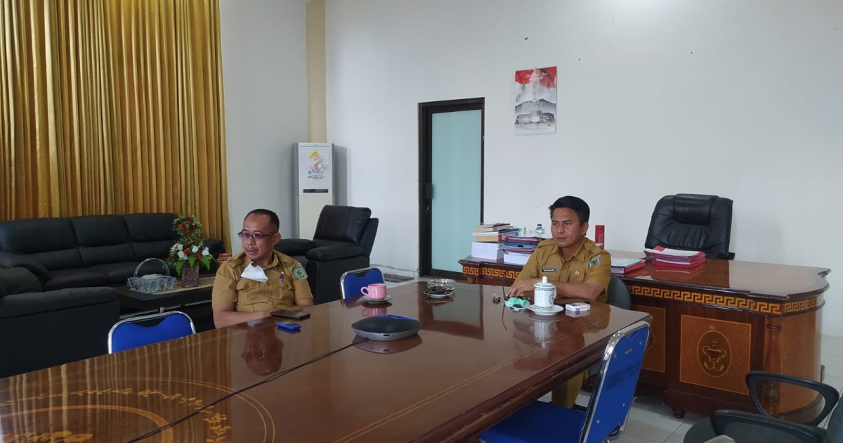 Sekretaris Daerah (Sekda) Tahlis Galang SIP MM di dampingi Kepala Dinas Pendidikan Bolmong, Renti Mokoginta