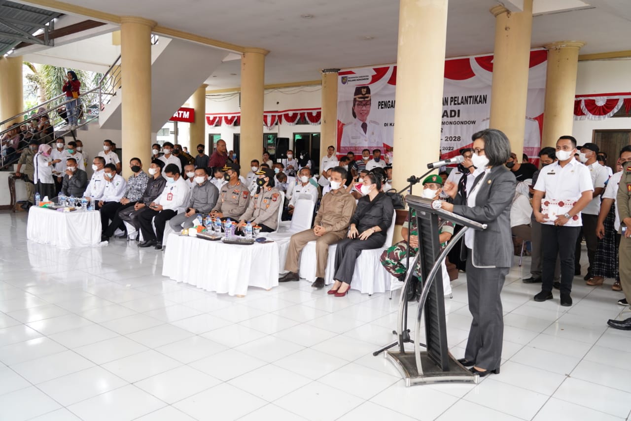 Bupati Yasti Ambil Sumpah Jabatan 96 Sangadi Terpilih