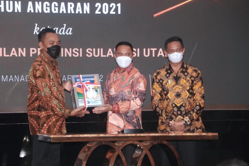 Bupati Boltim Serahkan LKPD Unaudited Kepada Kepala BPK RI Perwakilan Sulut