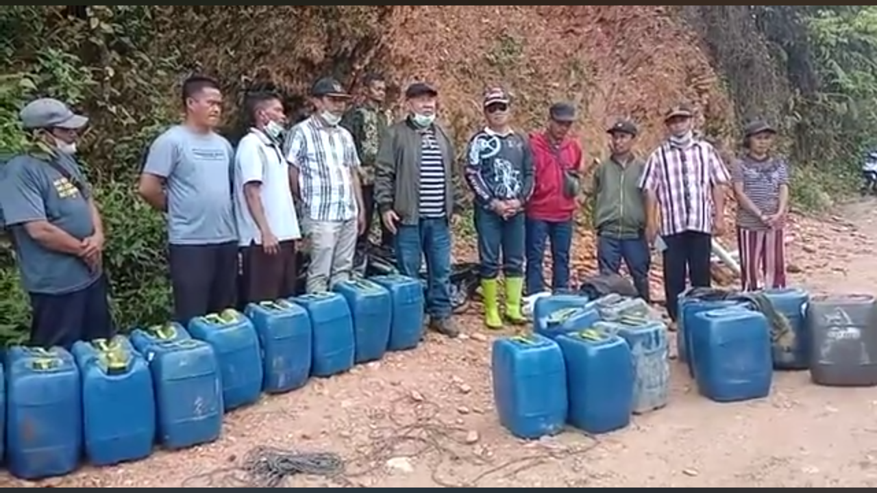 Wabup Buol Temukan 700 Jerigen BBM Tambang Emas Ilegal