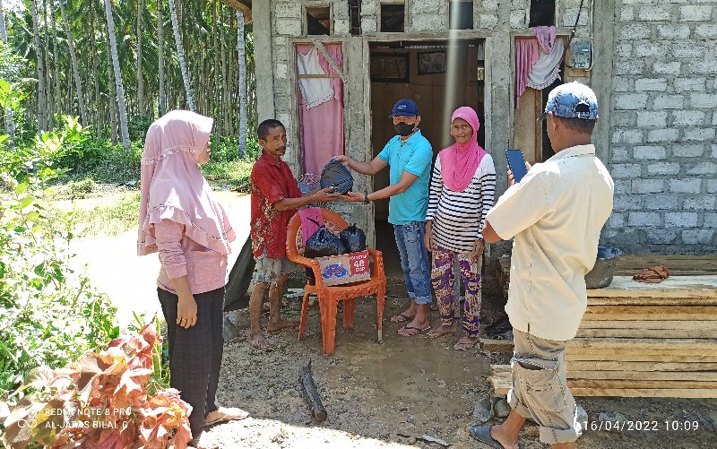 Bahan pokok bagi warga terdampak banjir di desa Buyat Satu Mulai Disalurkan