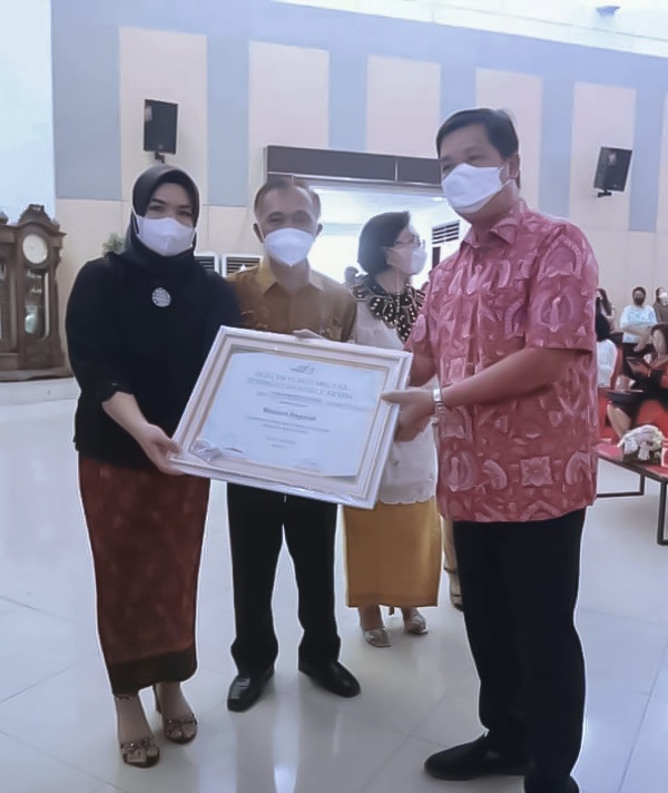 Mutiara Bogdadi Raih Penghargaan Perempuan Muda Berjasa dan Berprestasi