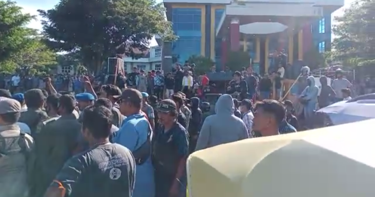 Demo AMPB Kritik Kebijakan Pemkab Buol Berakhir Kacau