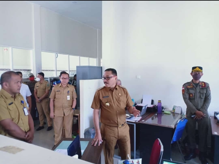 Pantau Kinerja, Pj Bupati Bolmkng Limi Mokodompit Lakukan Sidak di Kantor OPD