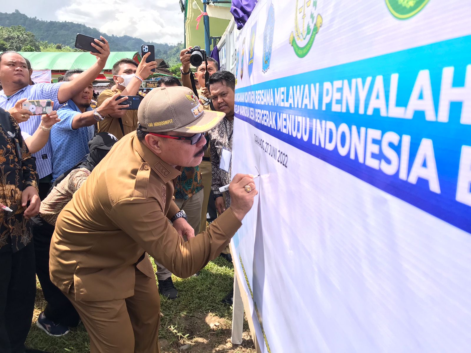 Penjabat Bupati Bolmong Limi Mokodompit Canangkan Desa Bersinar Bersama BNN