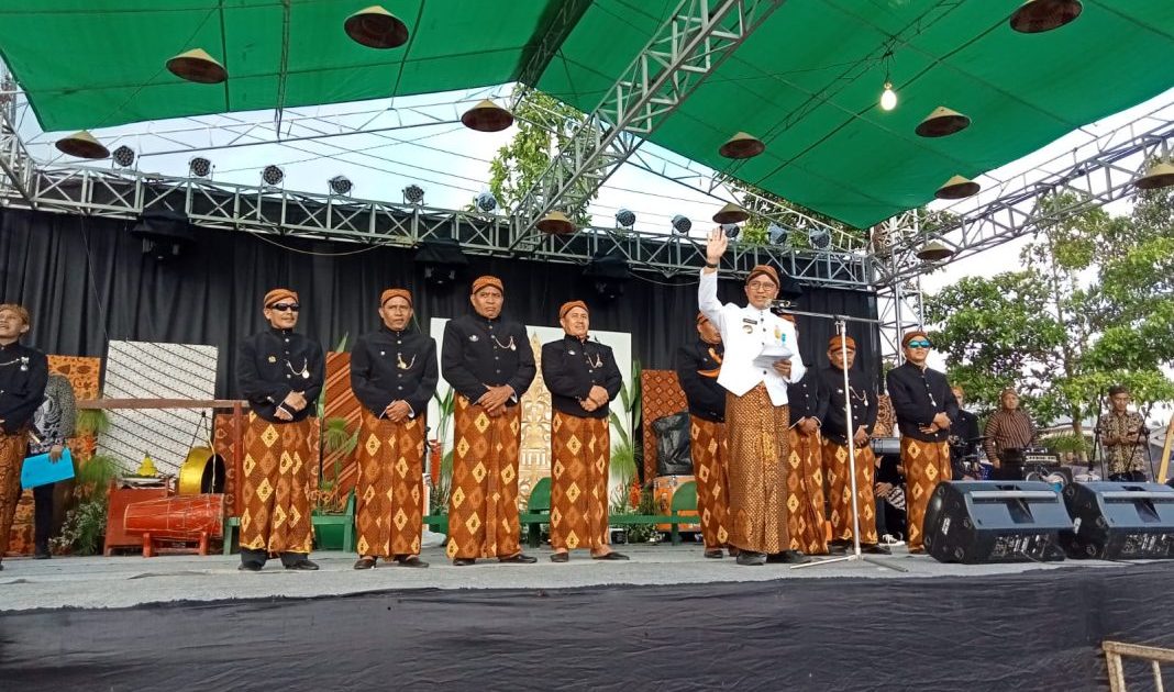 Bupati Boltim Hadiri Festival Budaya Bersih Desa