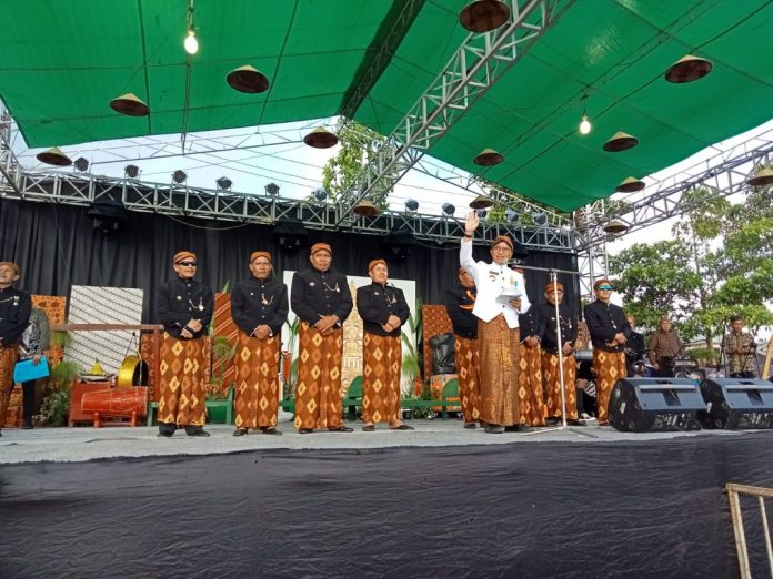 Bupati Boltim Hadiri Festival Budaya Bersih Desa