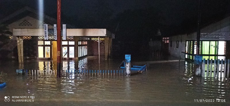Akibat Hujan Deras Sore Tadi, Puluhan Rumah di Buyat Terendam Banjir