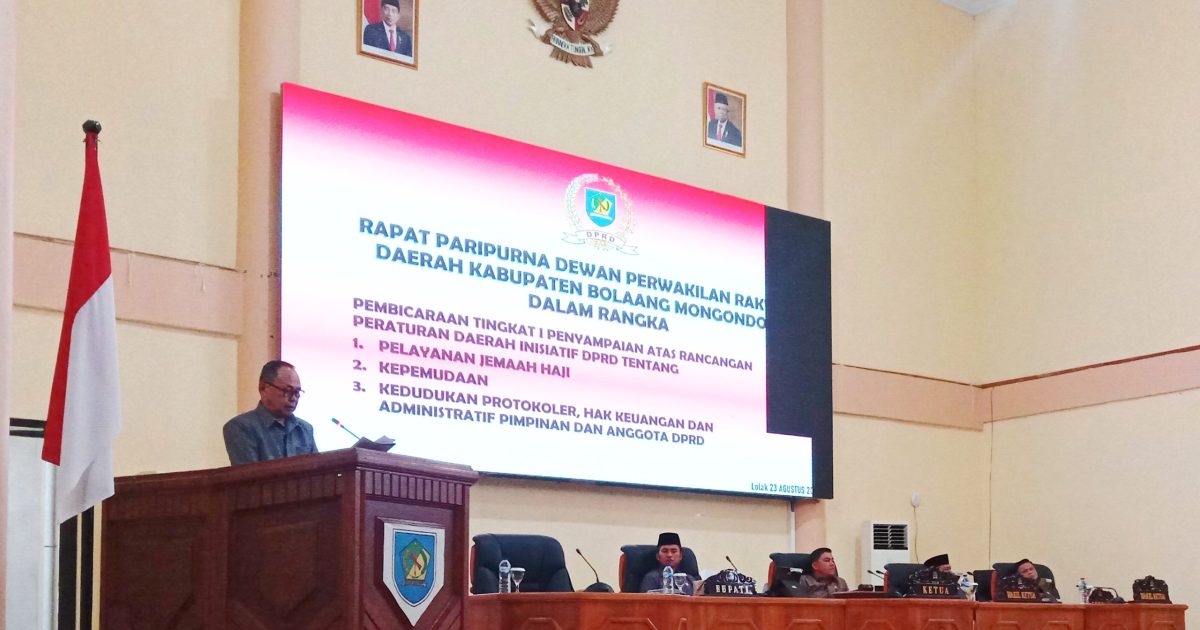 Bapemperda saat sampaikan 3 ranperda inisiatif DPRD Bolmong