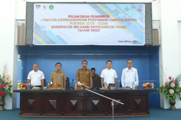 Bupati Sam Sachrul Mamonto Lantik Pengurus LPPD Boltim