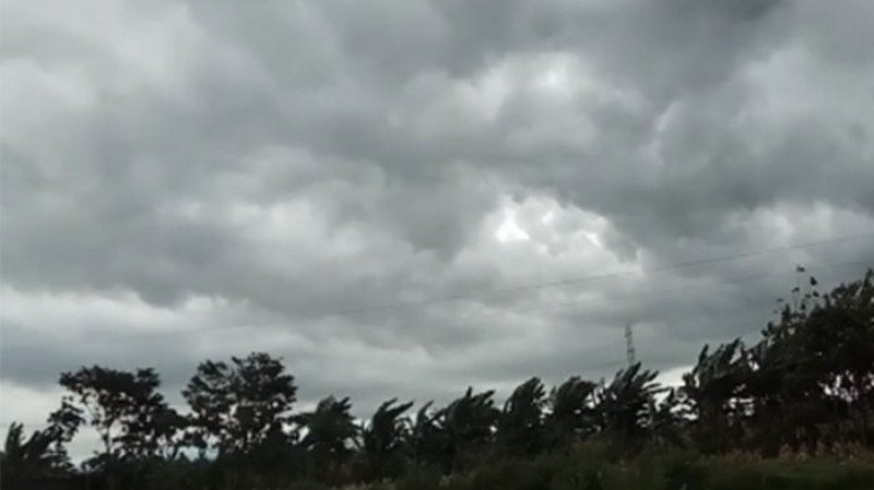 Pemdes Buyat Satu Himbau Warganya Waspada Cuaca Buruk