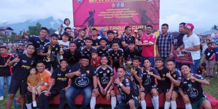 Turnamen Sepakbola Karang Taruna Cup Poyowa Besar Resmi Ditutup Ketua DPRD Kotamobagu Meiddy Makalalag