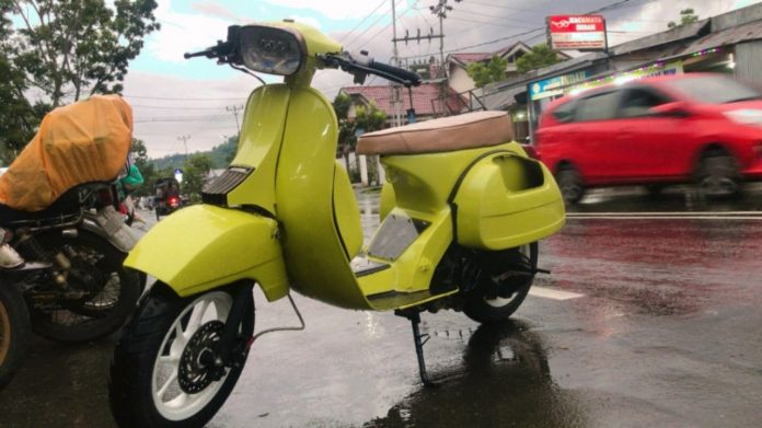 Unik, Motor Vespa PX Menggunakan Mesin Honda Beat 2014