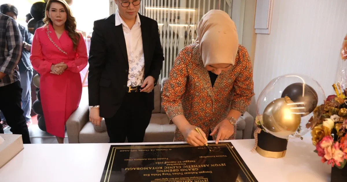 Wali Kota Kotamobagu Tatong Bara dalam sambutannya menyampaikan ucapan selamat atas dilaksanakannya Grand Opening Jevon Aesthetic Clinic Kotamobagu.
