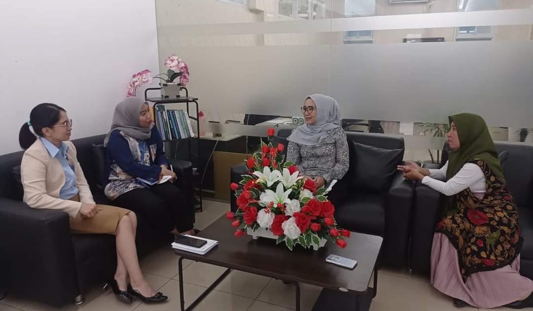 Foto Istimewa Dirut RSUD Bolmut drg. Firlia Mokoagow saat berkunjung di BPJS cabang tondano