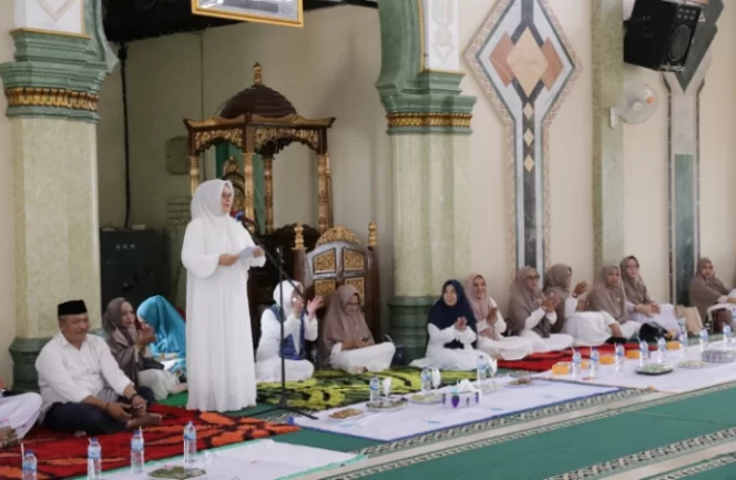 Hadiri Pelantikan Pengurus BKMT Permata Kotamobagu Timur, Ini Pesan Walikota Tatong Bara