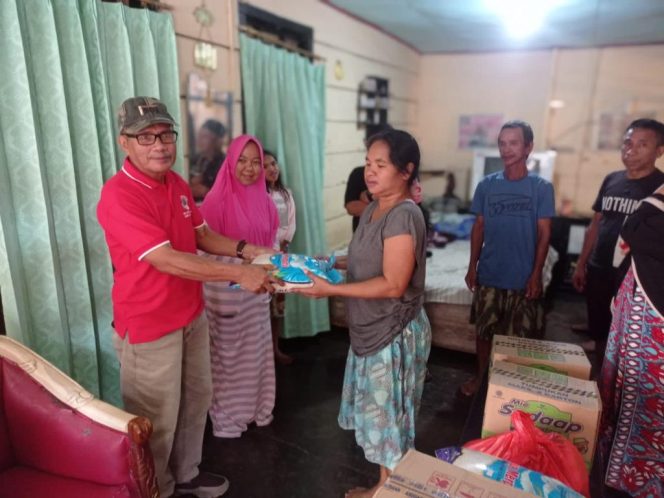 Rumah Warga Rusak Akibat Angin Kencang, Pemkot Serahkan Bantuan untuk Korban