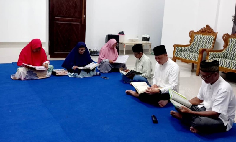 Sangadi dan Jajaran Keimaman Desa Buyat Satu Laksanakan Tadarus Al-Quran di Rudis Bupati Boltim