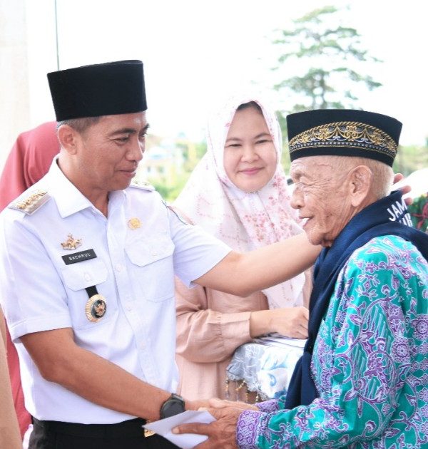 Bupati Lepas Keberangkatan Rombongan Calon Jamaah Haji Asal Boltim
