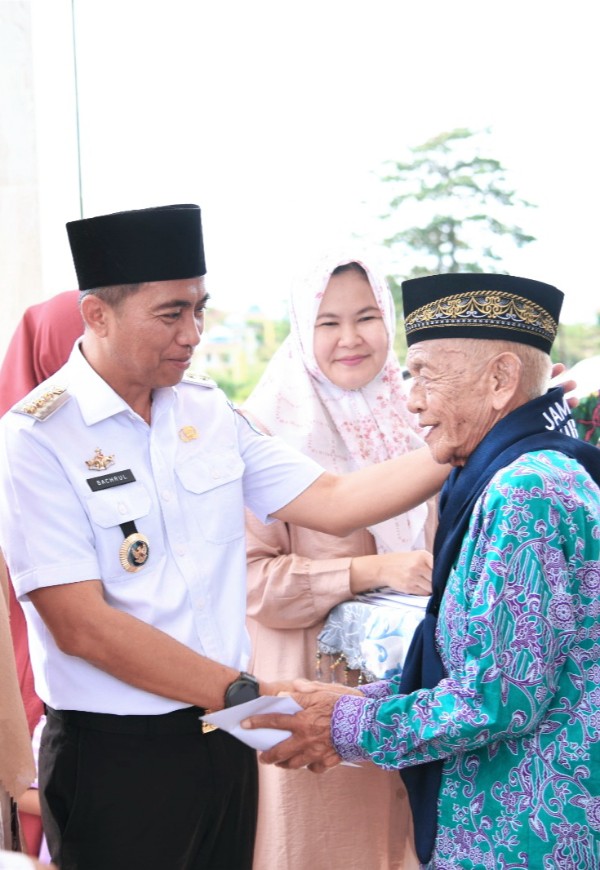 Bupati Lepas Keberangkatan Rombongan Calon Jamaah Haji Asal Boltim