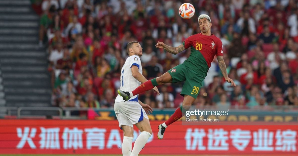 Barcelona Merekrut Joao Cancelo