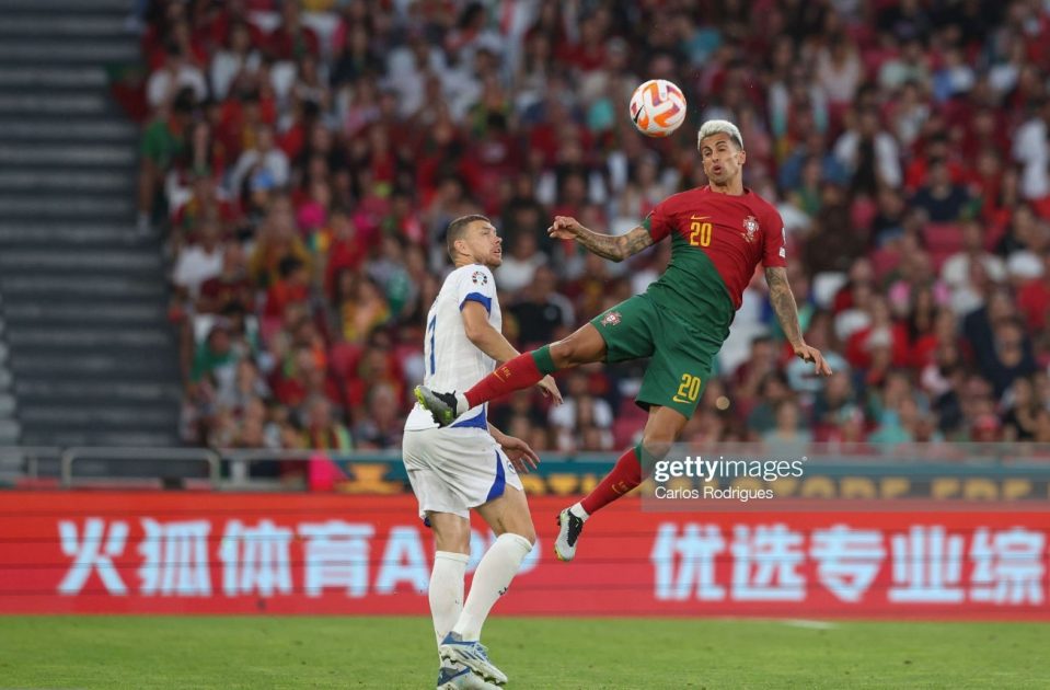 Barcelona Merekrut Joao Cancelo