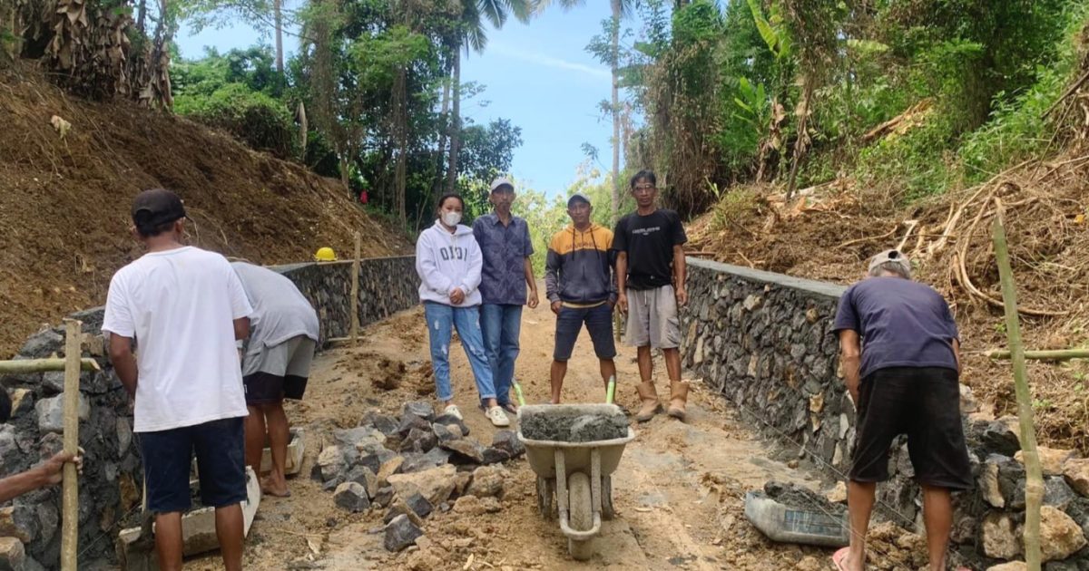BPD Buyat Satu Lakukan Monitor Pekerjaan Talud di Jalan Perkebunan Damogabid