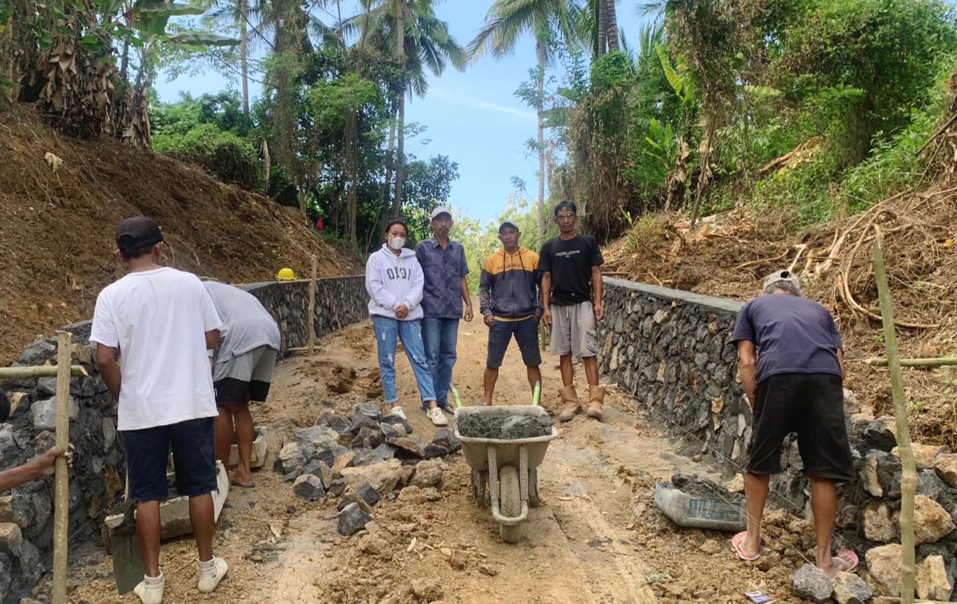 BPD Buyat Satu Lakukan Monitor Pekerjaan Talud di Jalan Perkebunan Damogabid