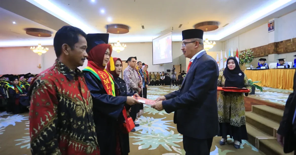 Pj Walikota Kotamobagu Asripan Nani hadiri kegiatan wisuda IKTGM