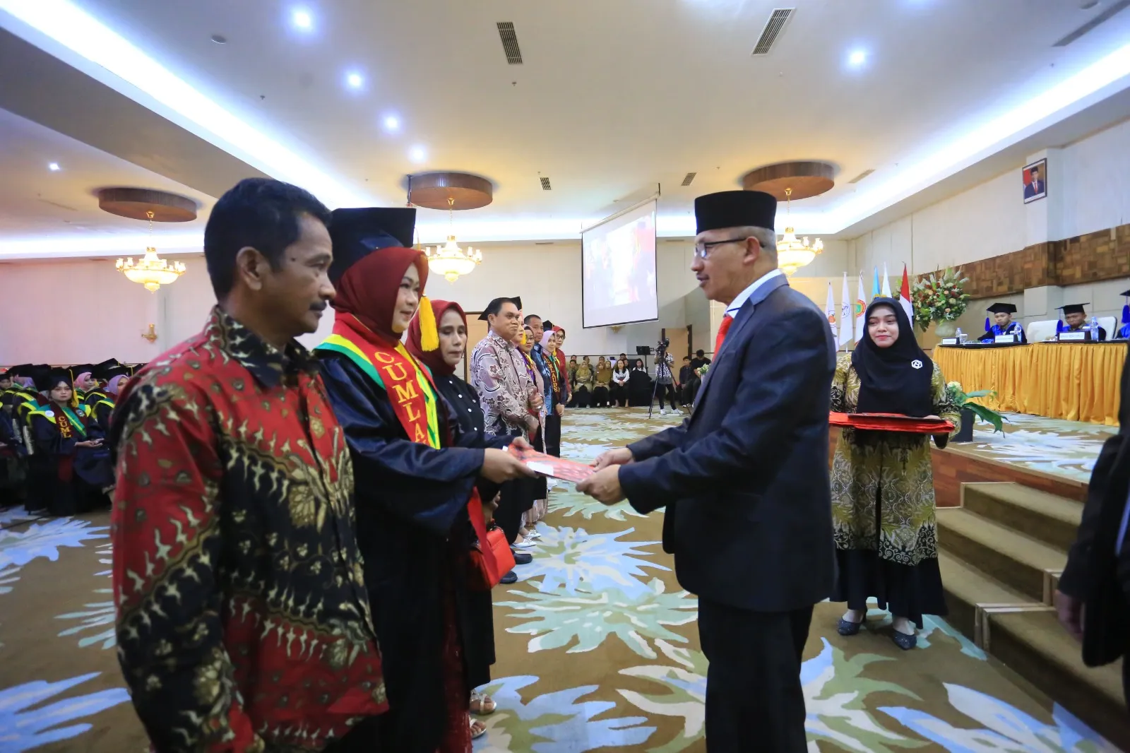 Pj Walikota Kotamobagu Asripan Nani hadiri kegiatan wisuda IKTGM