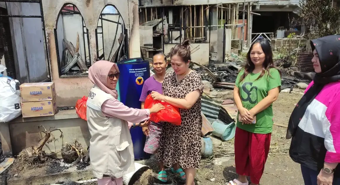 Pemkot Kotamobagu Salurkan Sembako Kepada Warga yang Tertimpa Musibah Kebakaran